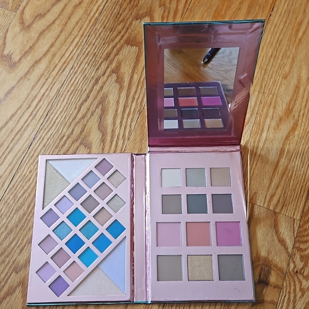 Island Vibes Full-Face Pressed Pigment Palette NWB